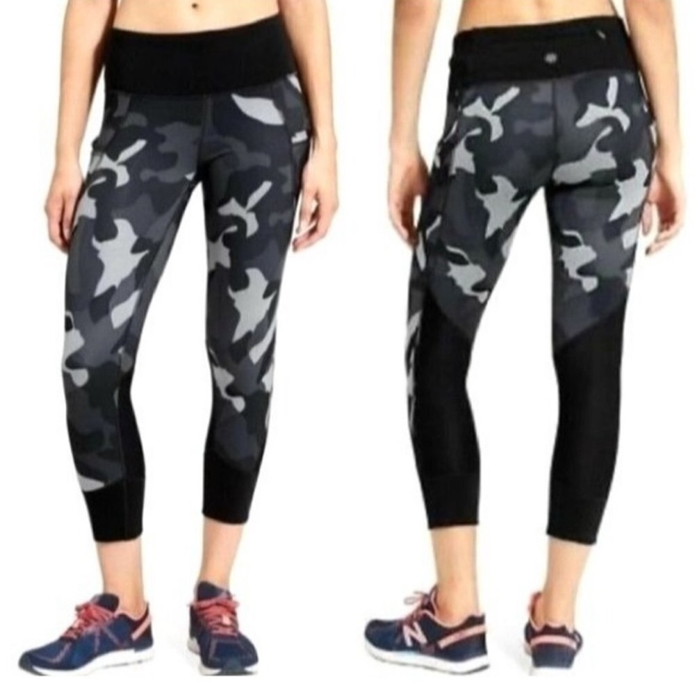 Athleta Camo Printed Capri Leggings